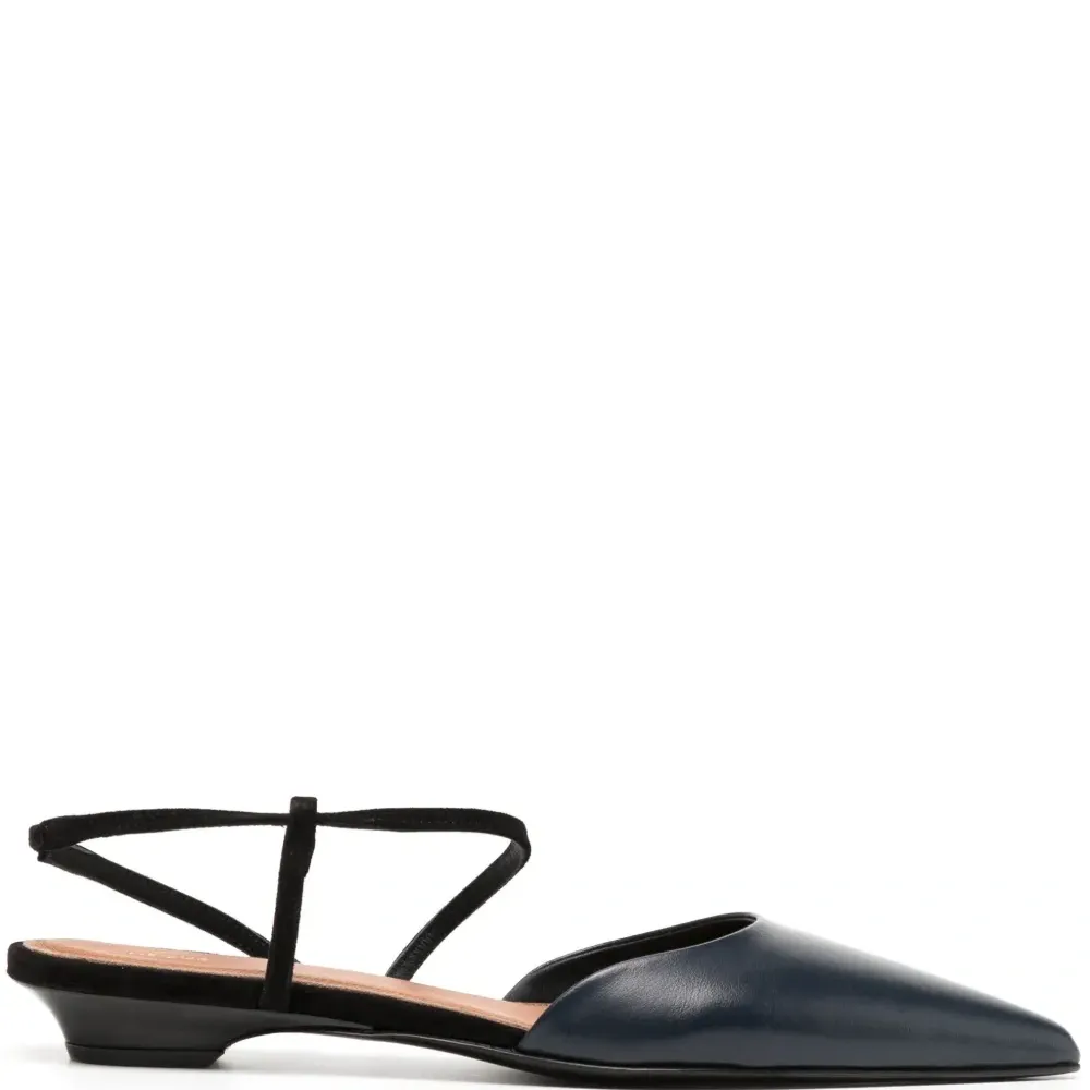 Сандалии с ремешком на пятке