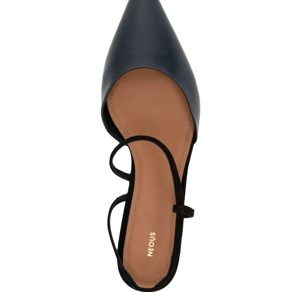 Сандалии с ремешком на пятке