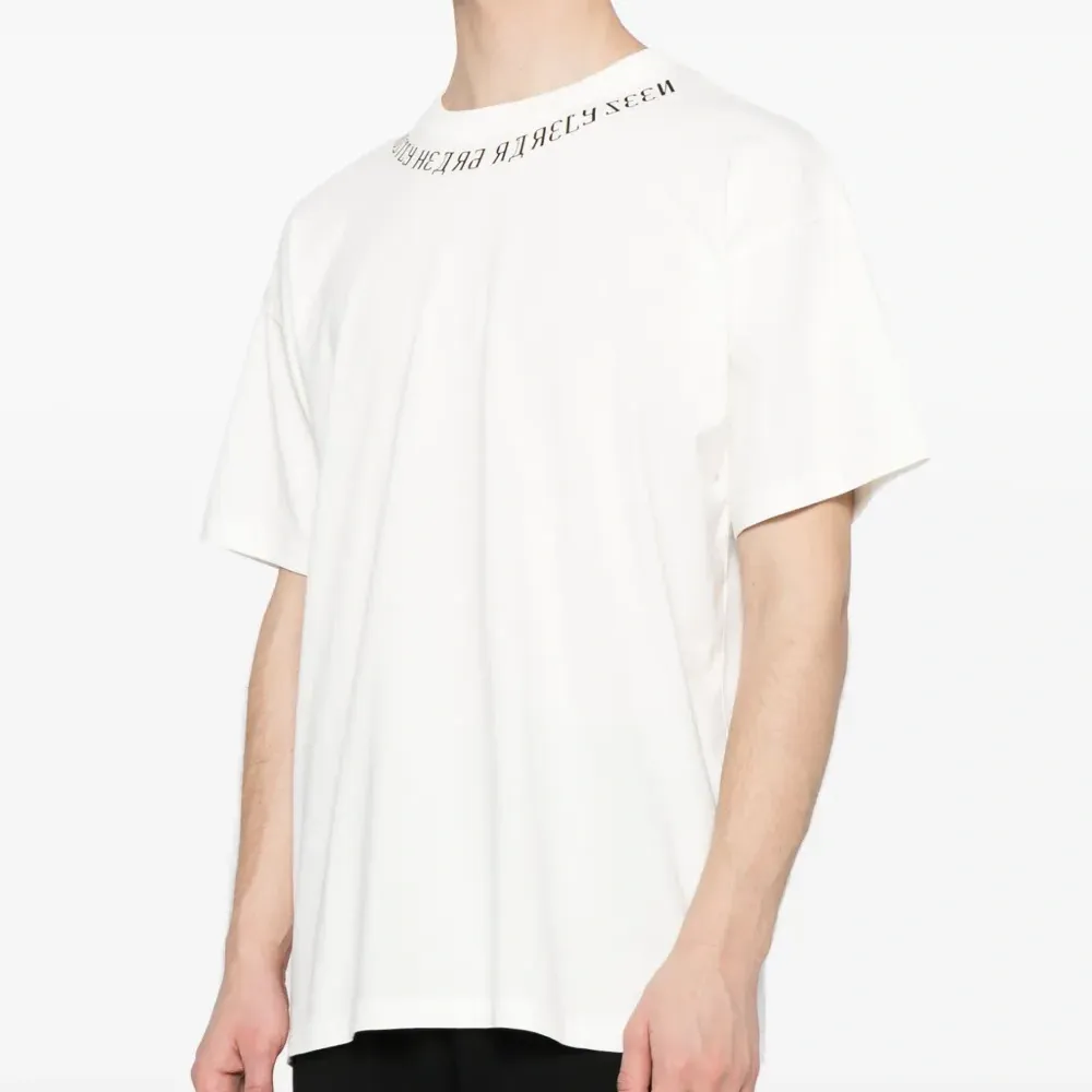 Футболка с логотипом