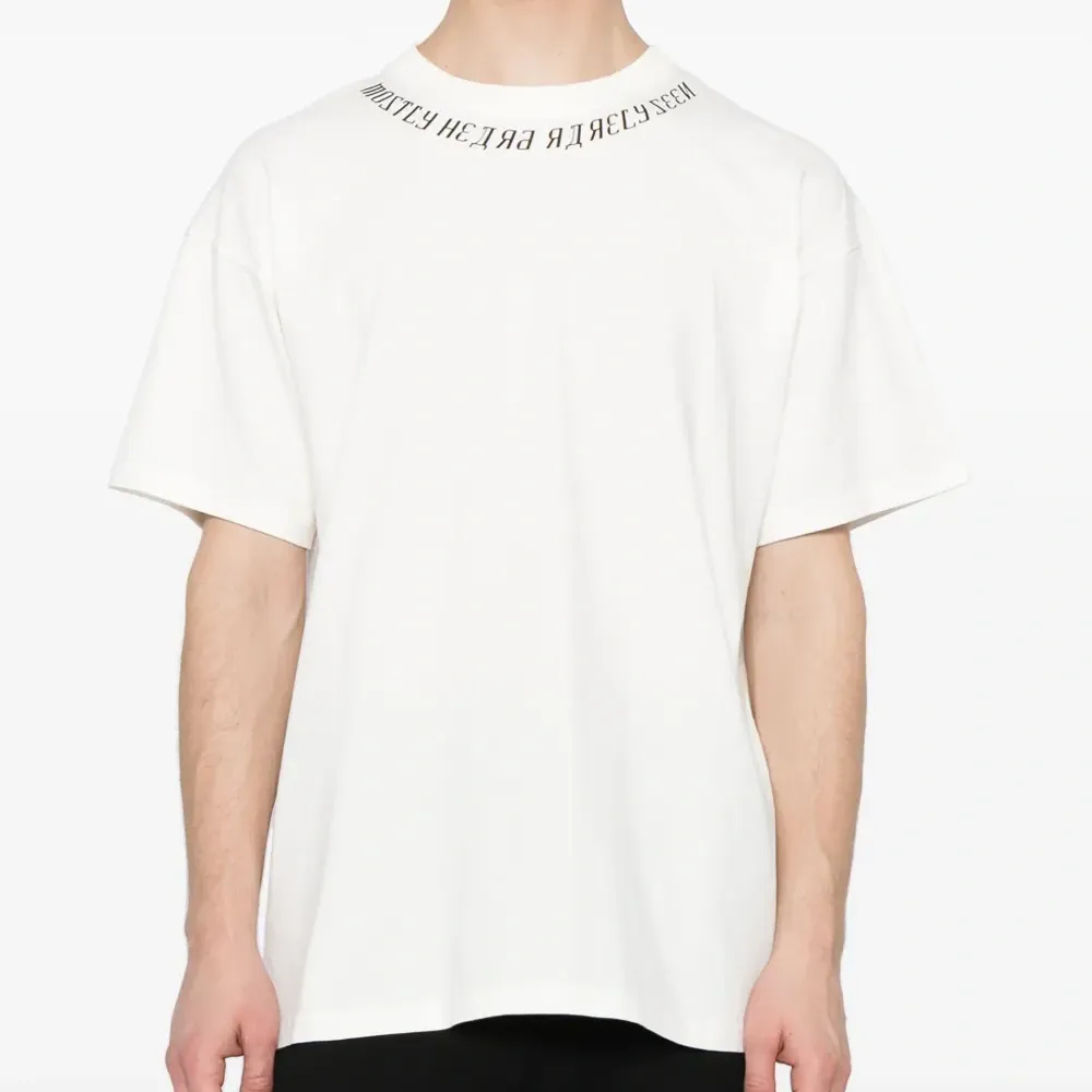 Футболка с логотипом