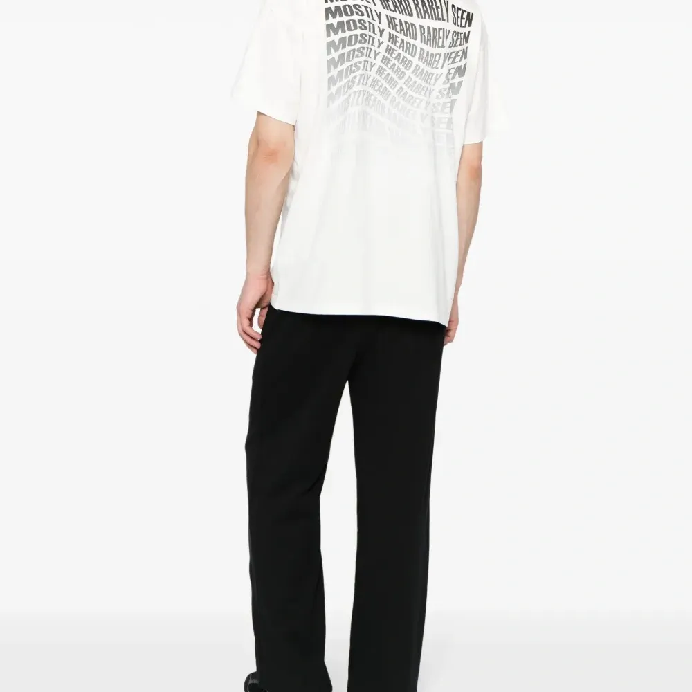 Футболка с логотипом