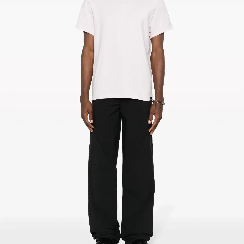 Футболка с вышитым логотипом