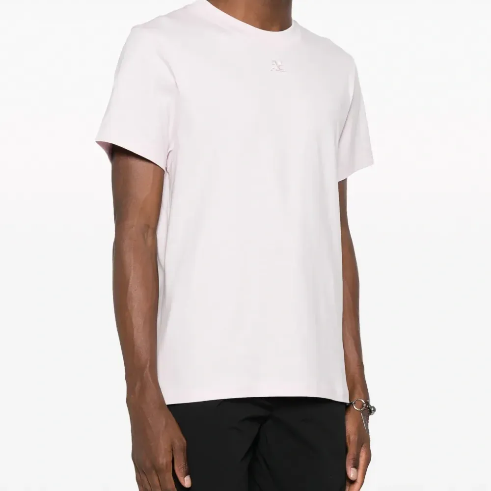 Футболка с вышитым логотипом