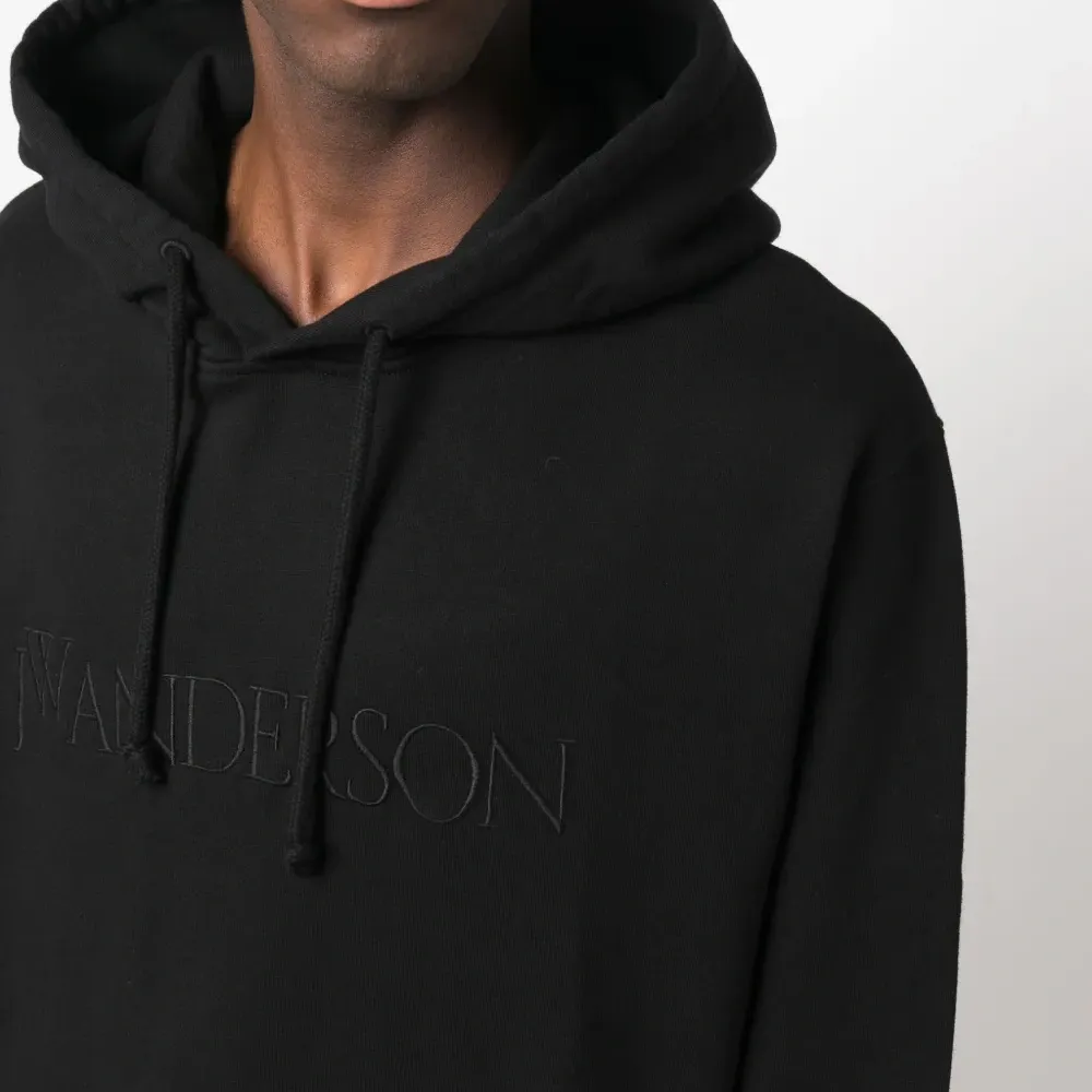 Худи с вышитым логотипом