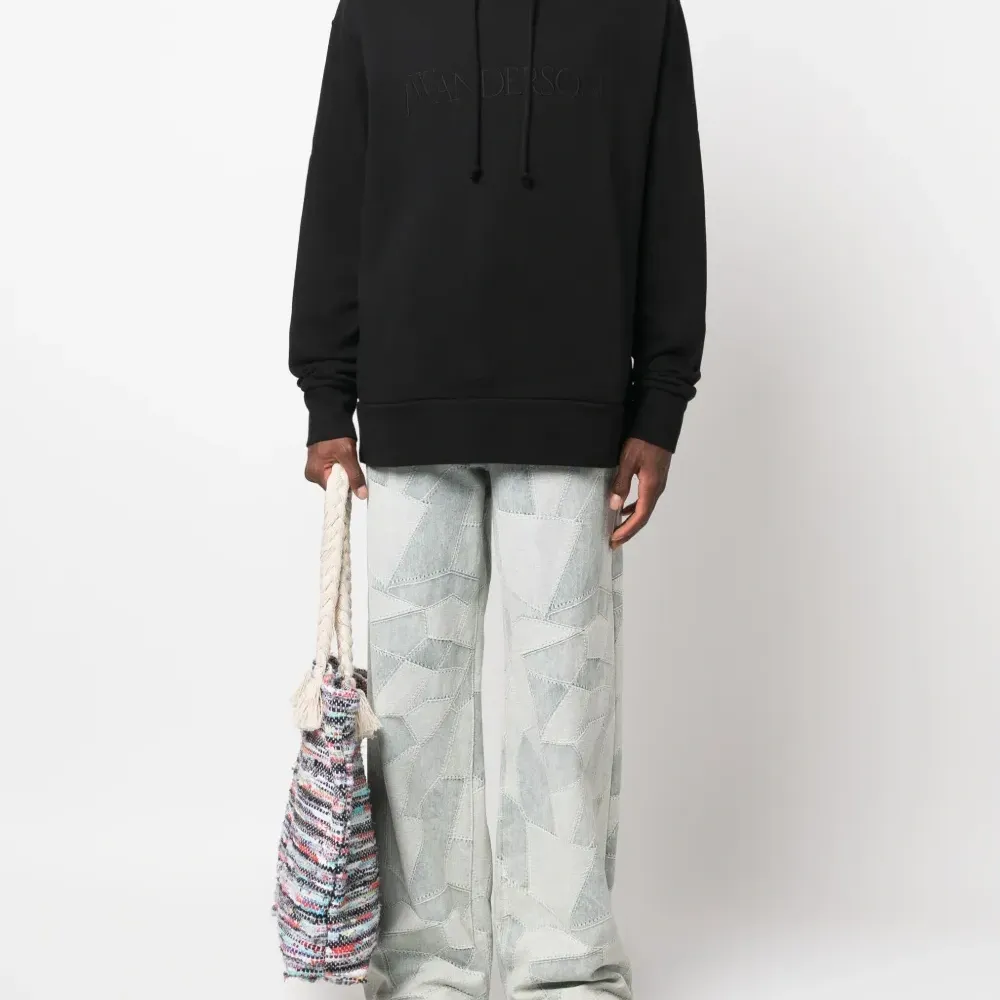 Худи с вышитым логотипом