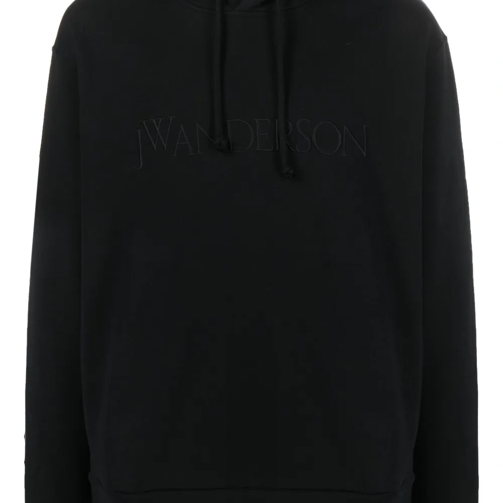 Худи с вышитым логотипом