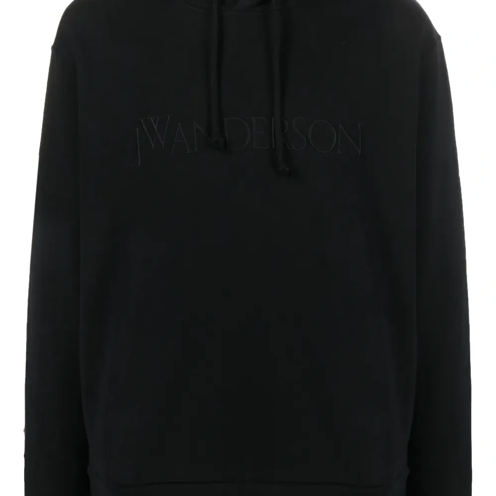 Худи с вышитым логотипом