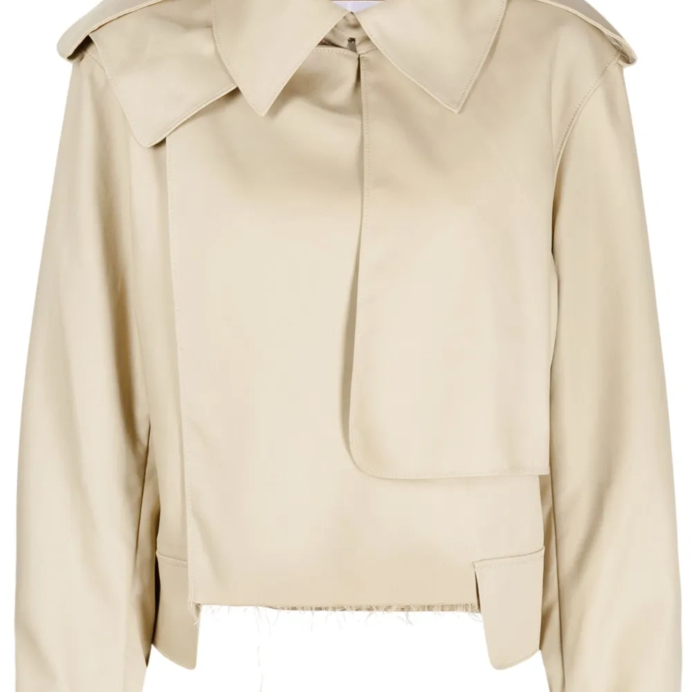 Укороченная куртка строгого кроя