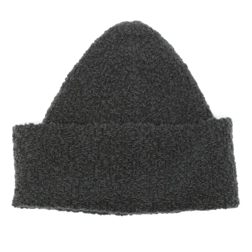 Шапка бини с заклепками