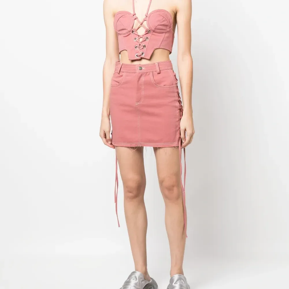 Джинсовая мини-юбка со шнуровкой