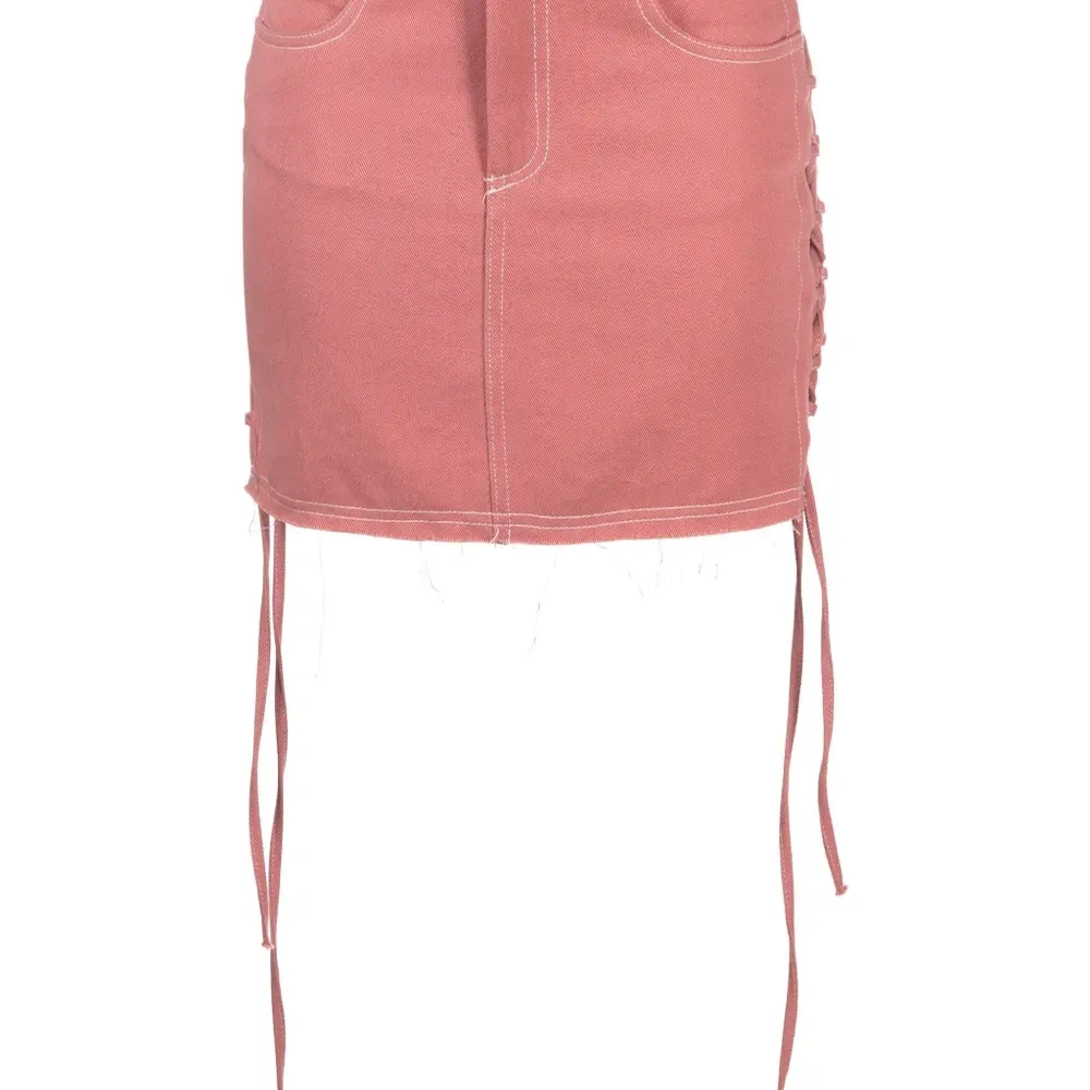 Джинсовая мини-юбка со шнуровкой