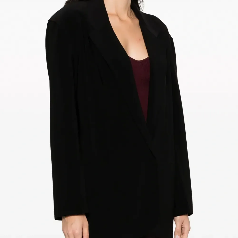 Блейзер с заостренными лацканами