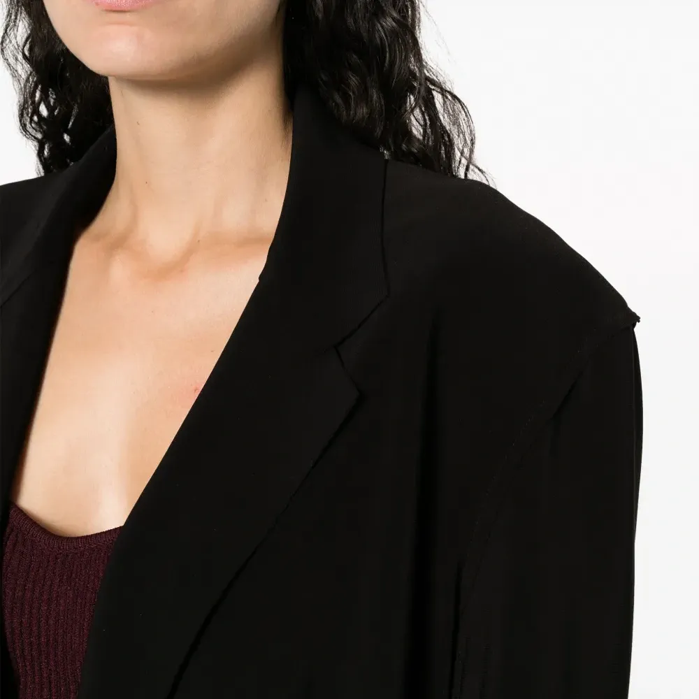 Блейзер с заостренными лацканами