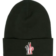 Шапка бини с нашивкой-логотипом