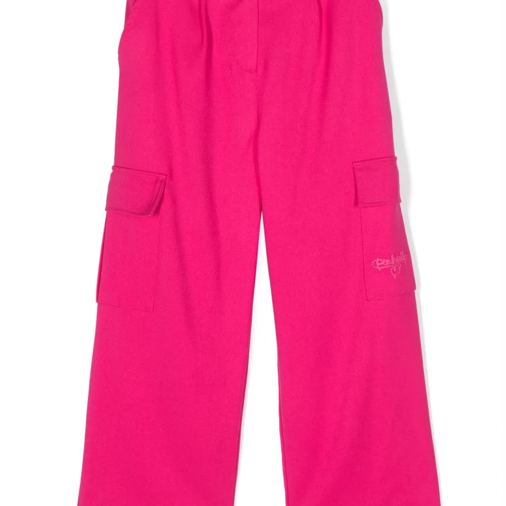 Брюки карго с вышитым логотипом