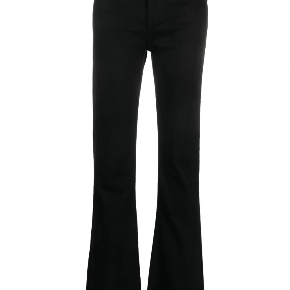 Расклешенные джинсы с завышенной талией