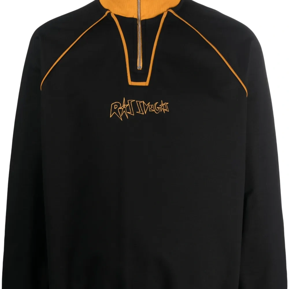 Толстовка с вышивкой