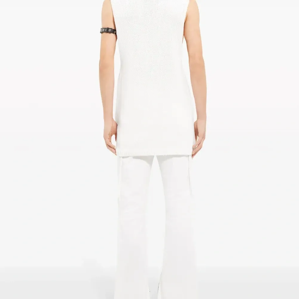 Трикотажный топ без рукавов