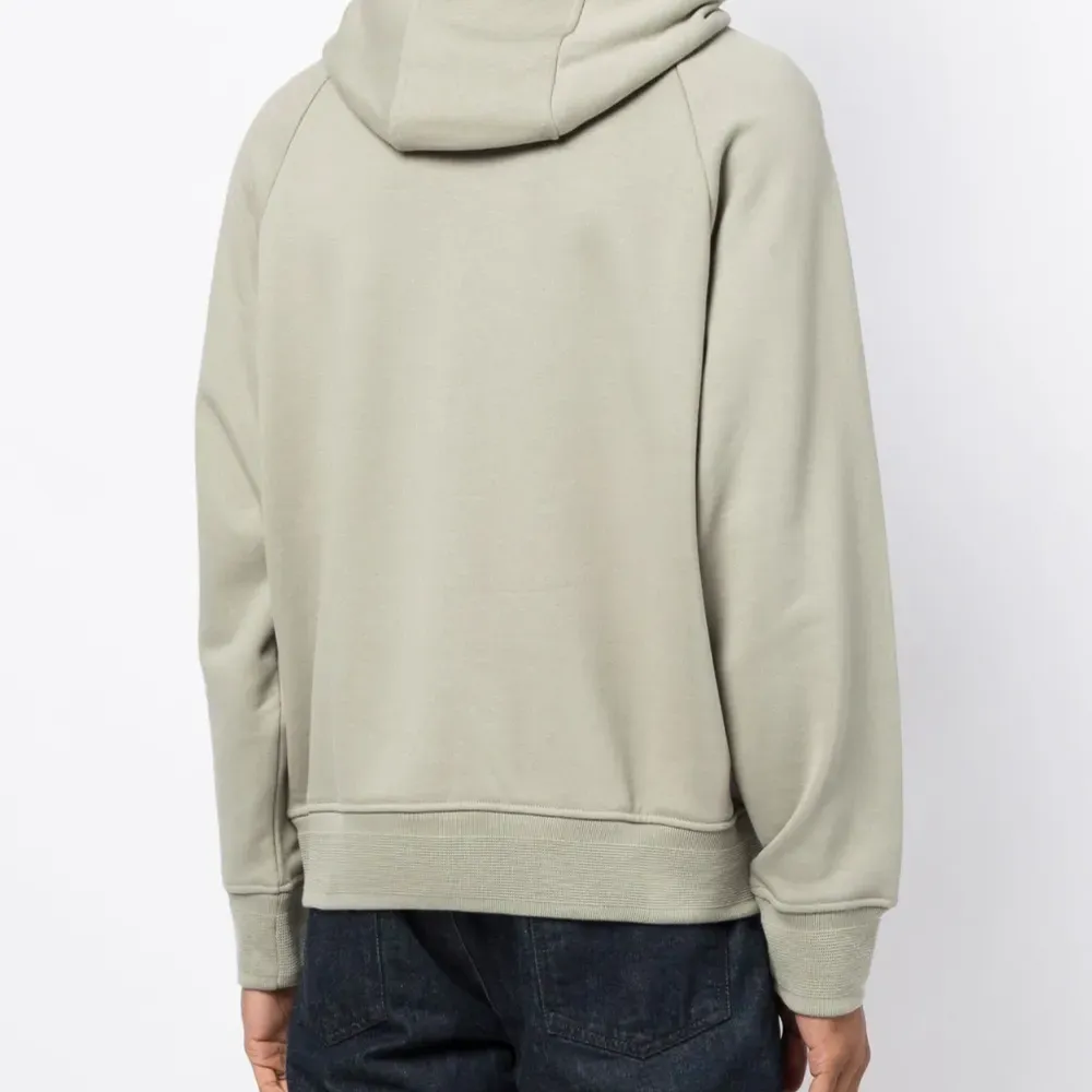 Худи с вышитым логотипом