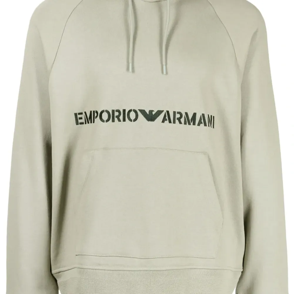 Худи с вышитым логотипом