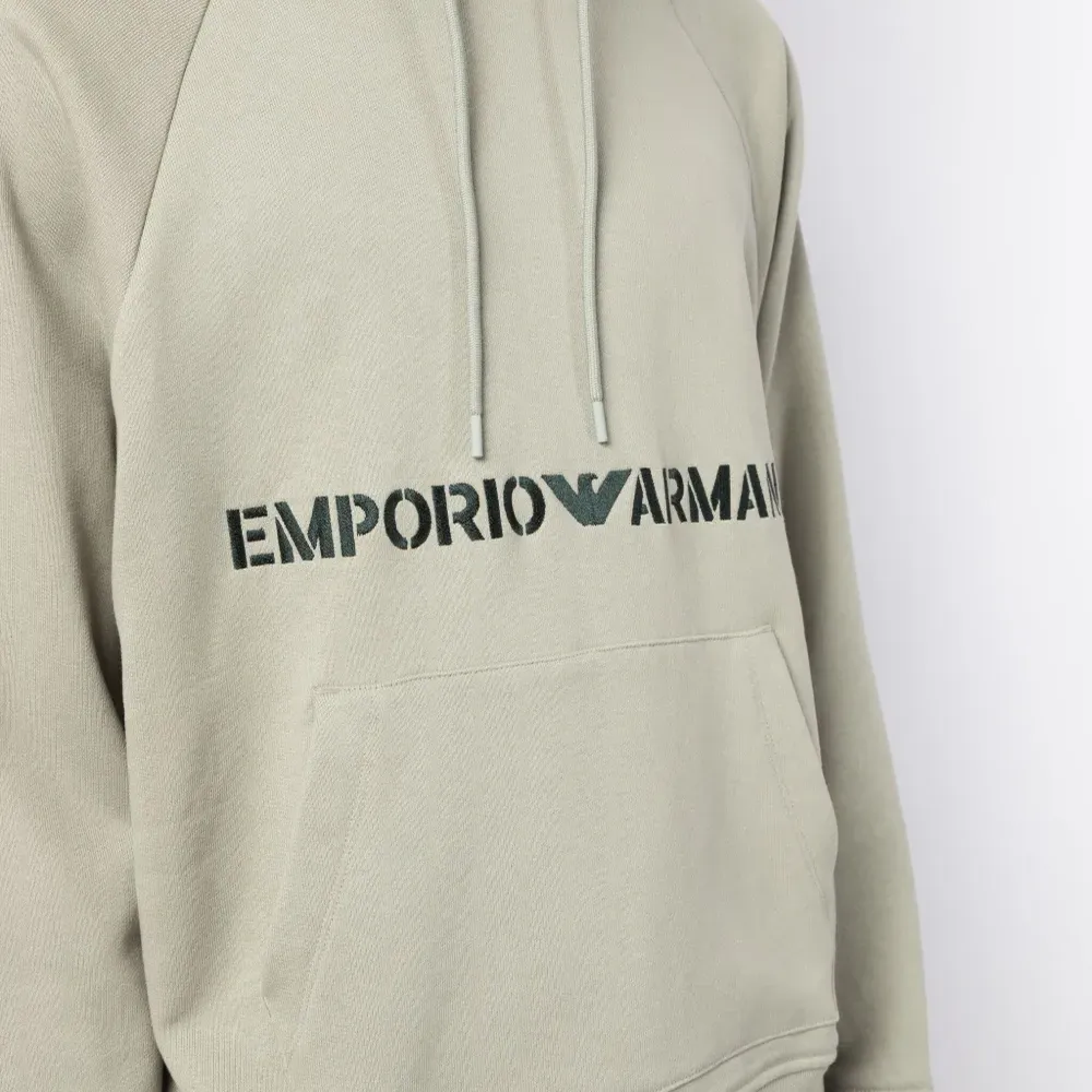 Худи с вышитым логотипом