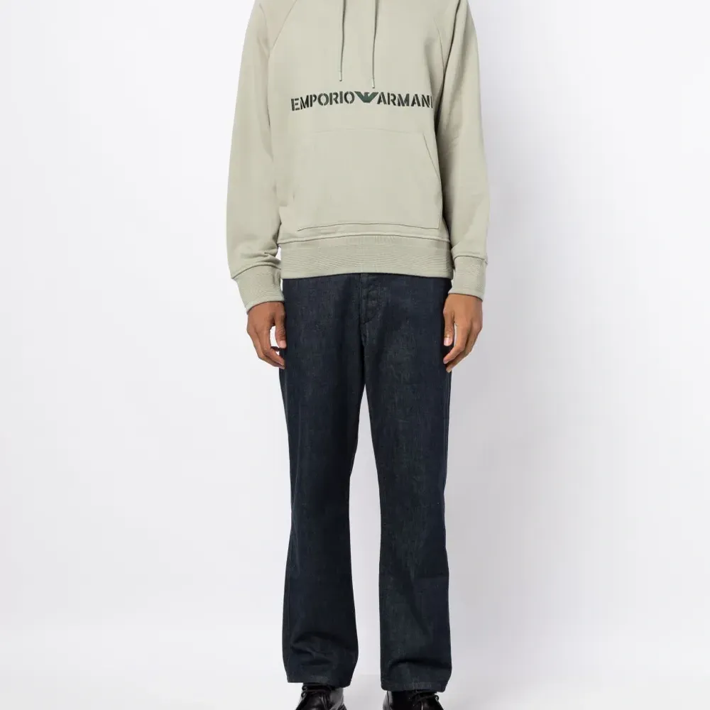 Худи с вышитым логотипом