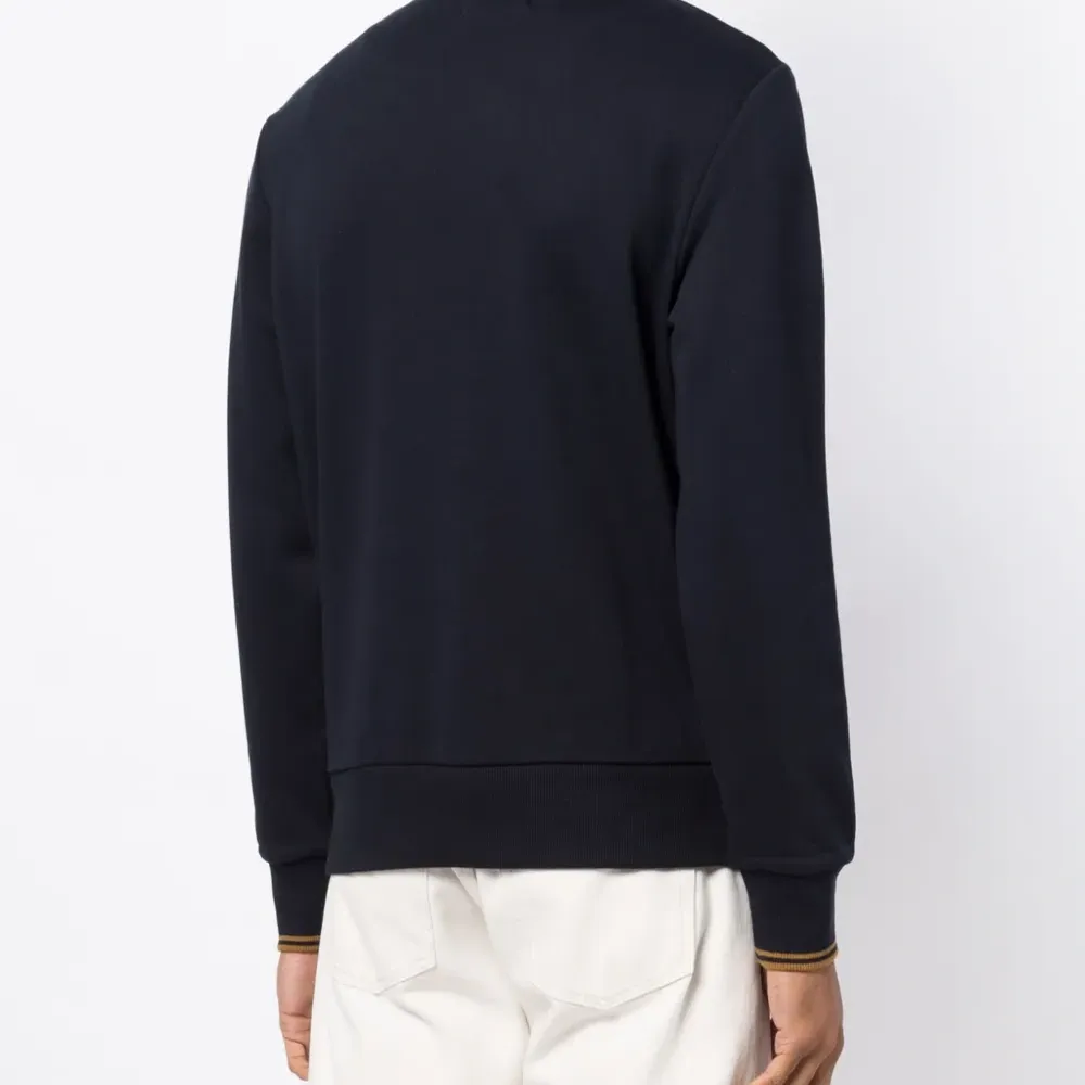 Толстовка с вышитым логотипом