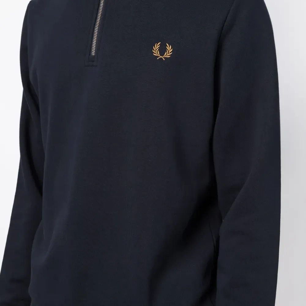 Толстовка с вышитым логотипом