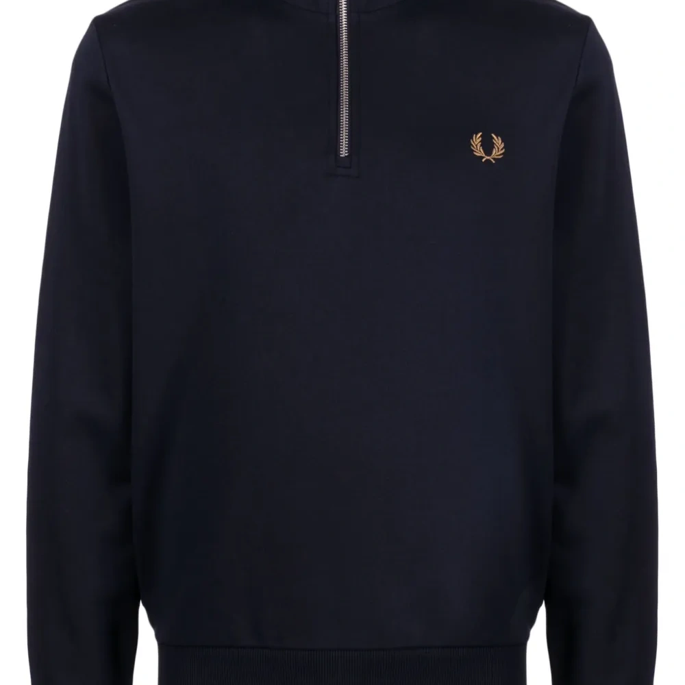 Толстовка с вышитым логотипом