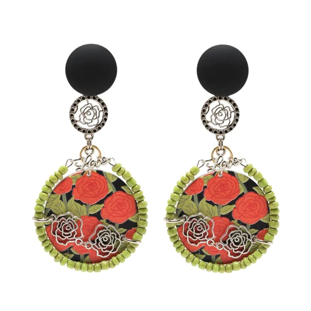 Серьга Love с цветочным принтом