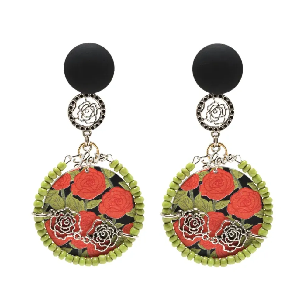 Серьга Love с цветочным принтом