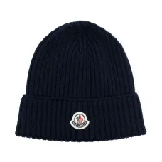 Шапка бини в рубчик с нашивкой-логотипом Шапка бини в рубчик с нашивкой-логотипом