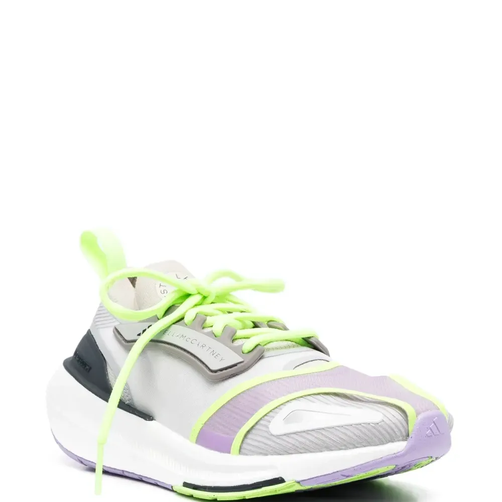 Кроссовки Ultraboost в стиле колор-блок