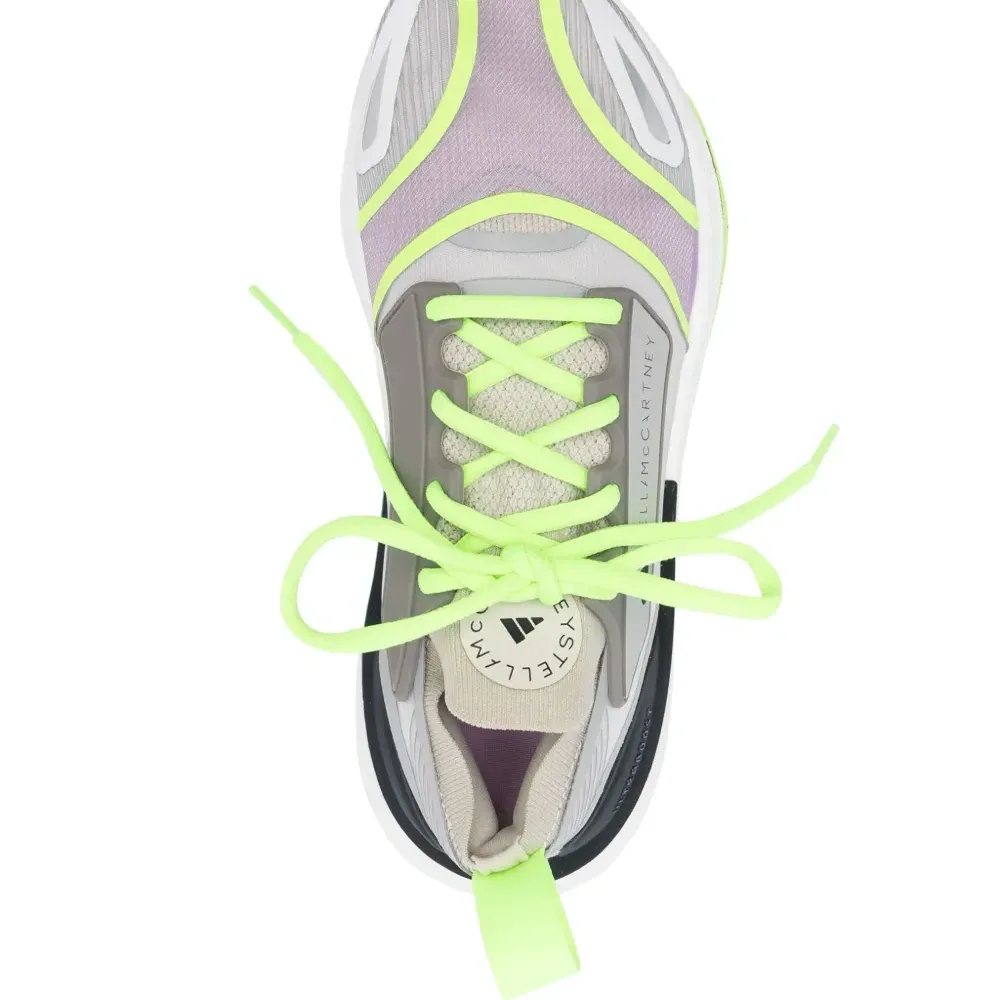 Кроссовки Ultraboost в стиле колор-блок