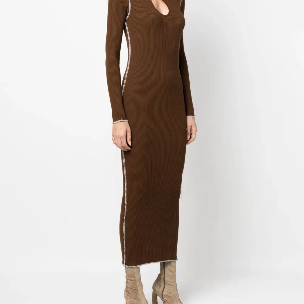 Платье миди в рубчик с вырезами