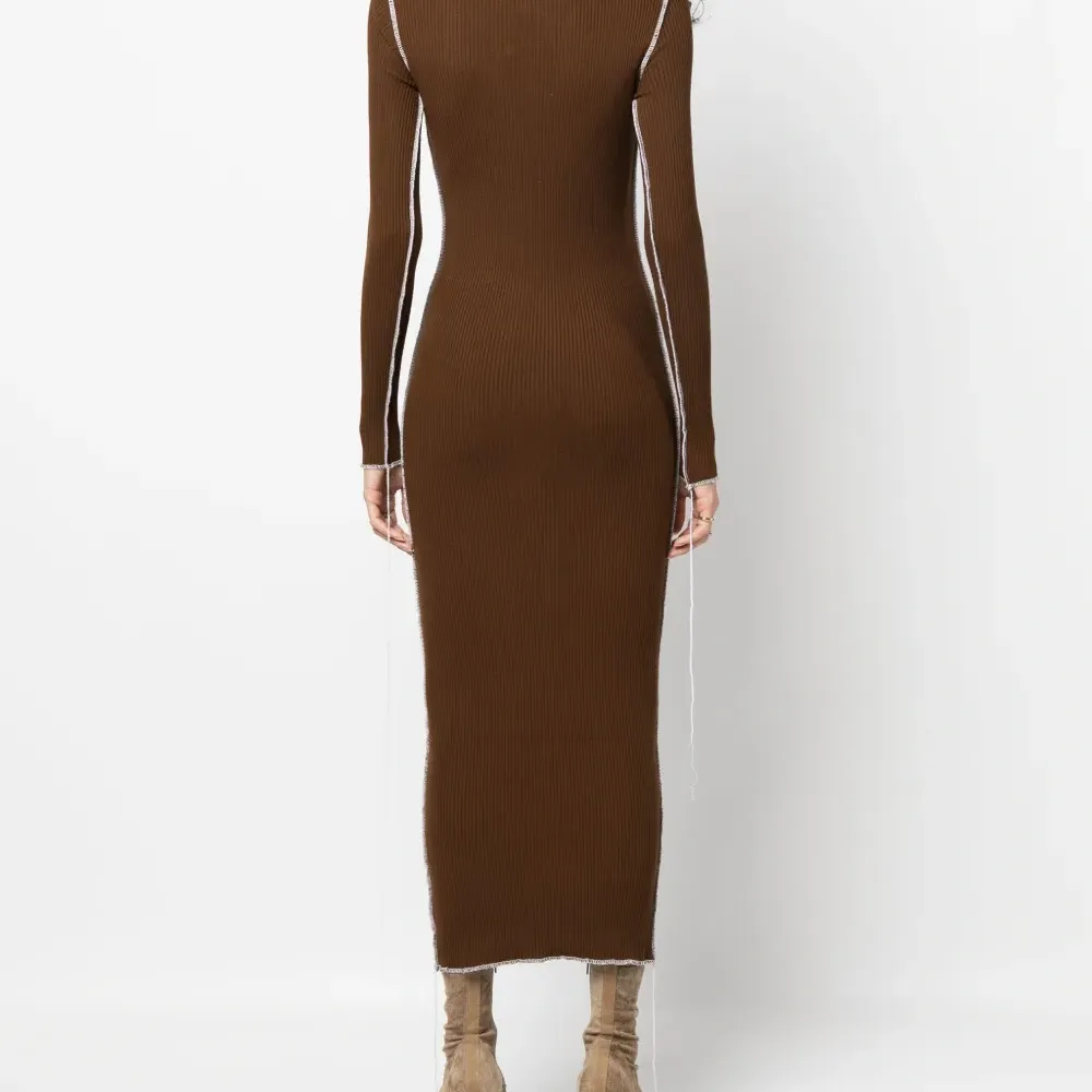 Платье миди в рубчик с вырезами