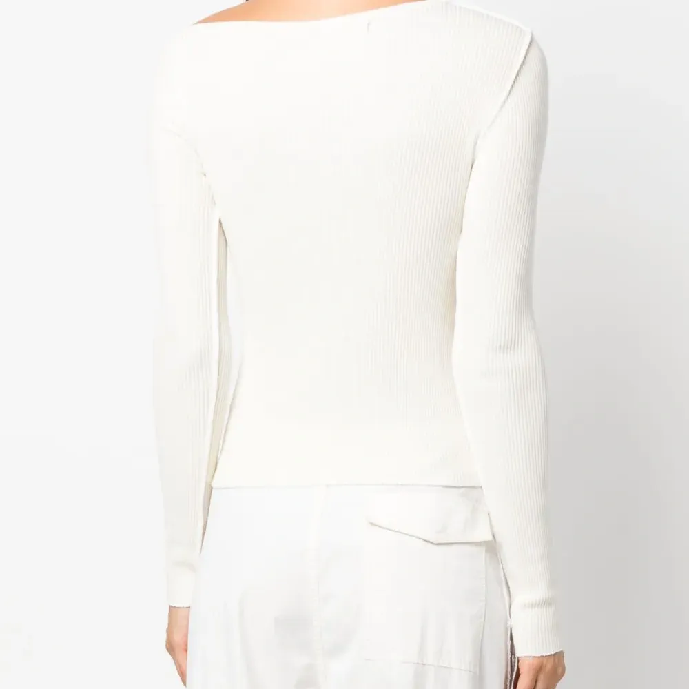 Топ Kylie в рубчик с вырезом