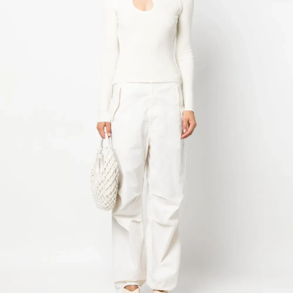 Топ Kylie в рубчик с вырезом