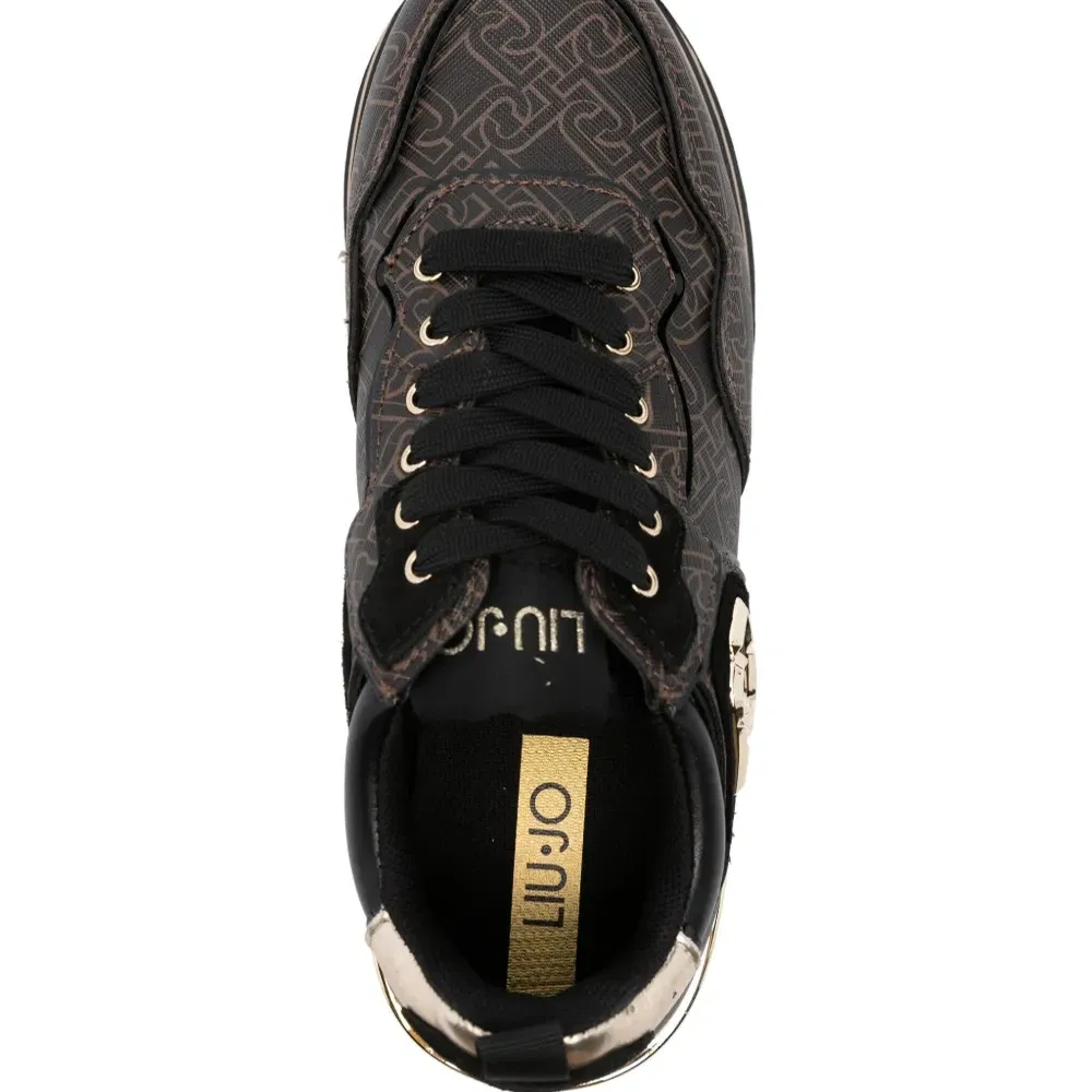 Кроссовки на массивной подошве с логотипом