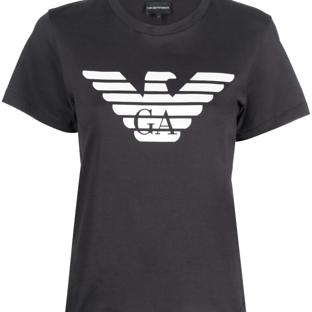 футболка с логотипом