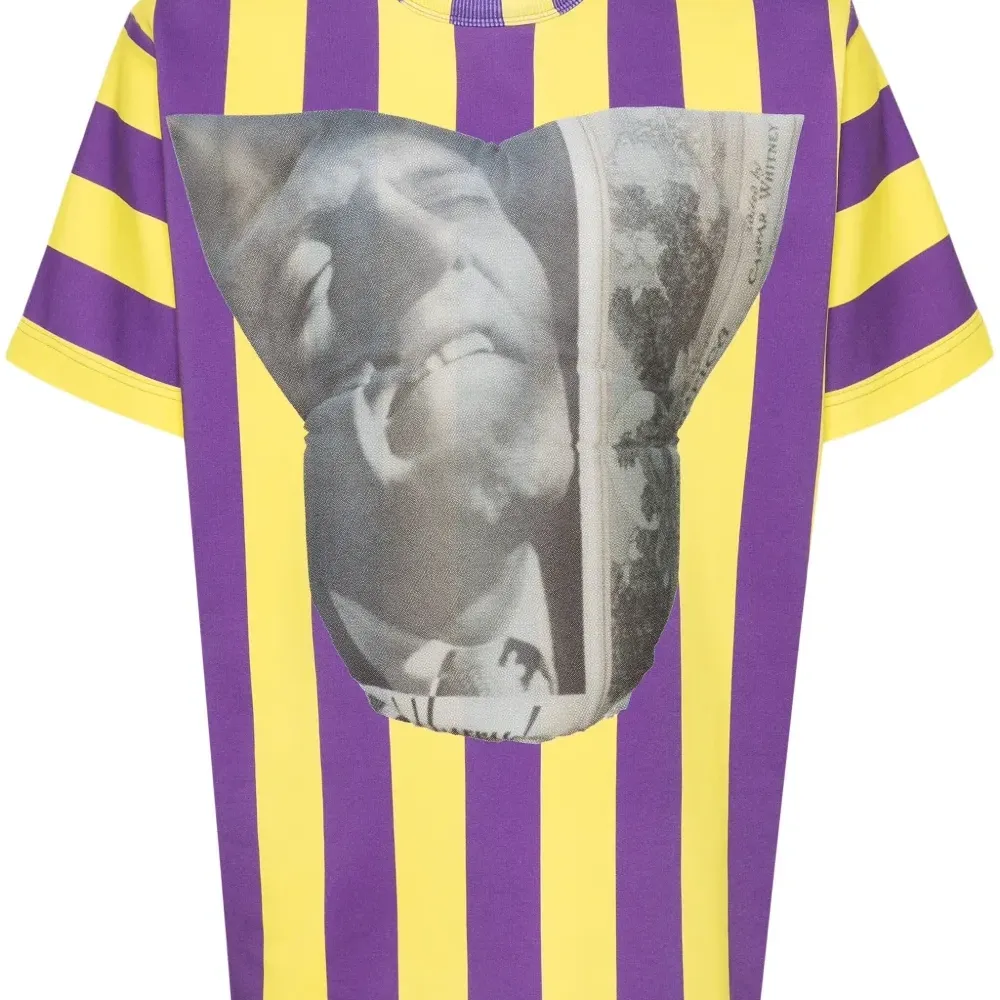 Футболка в вертикальную полоску