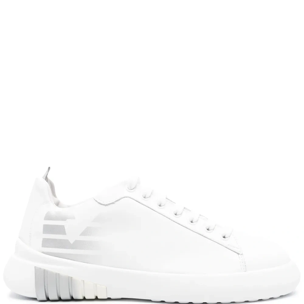 Кроссовки с логотипом