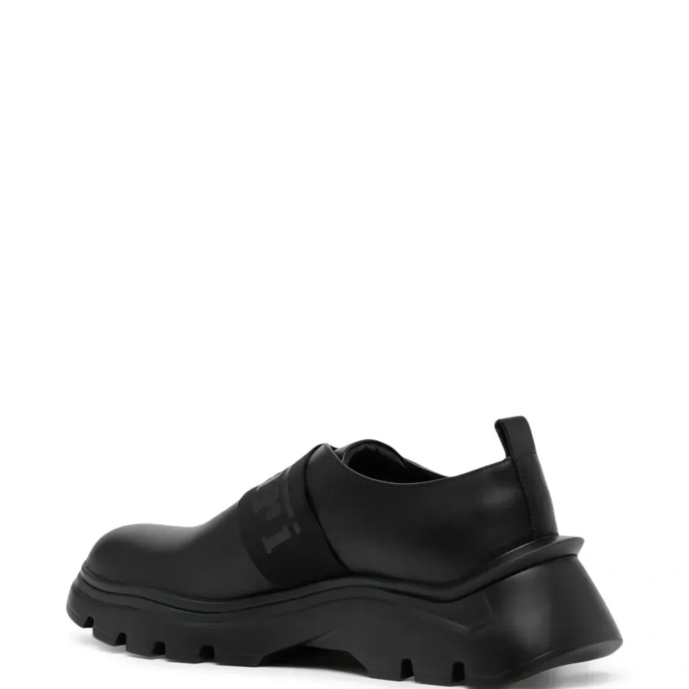 Кроссовки с логотипом