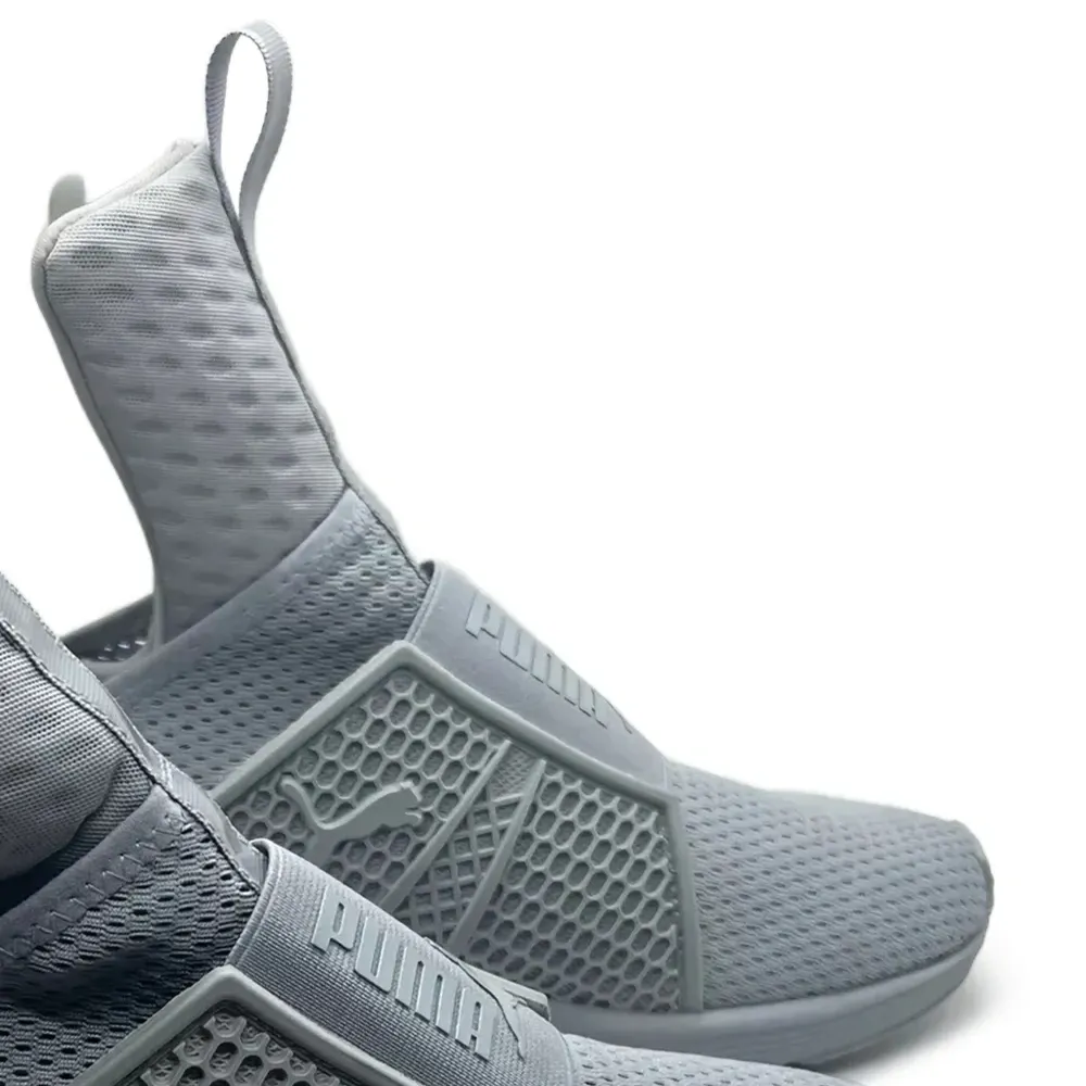 Высокие кроссовки из коллаборации с Fenty