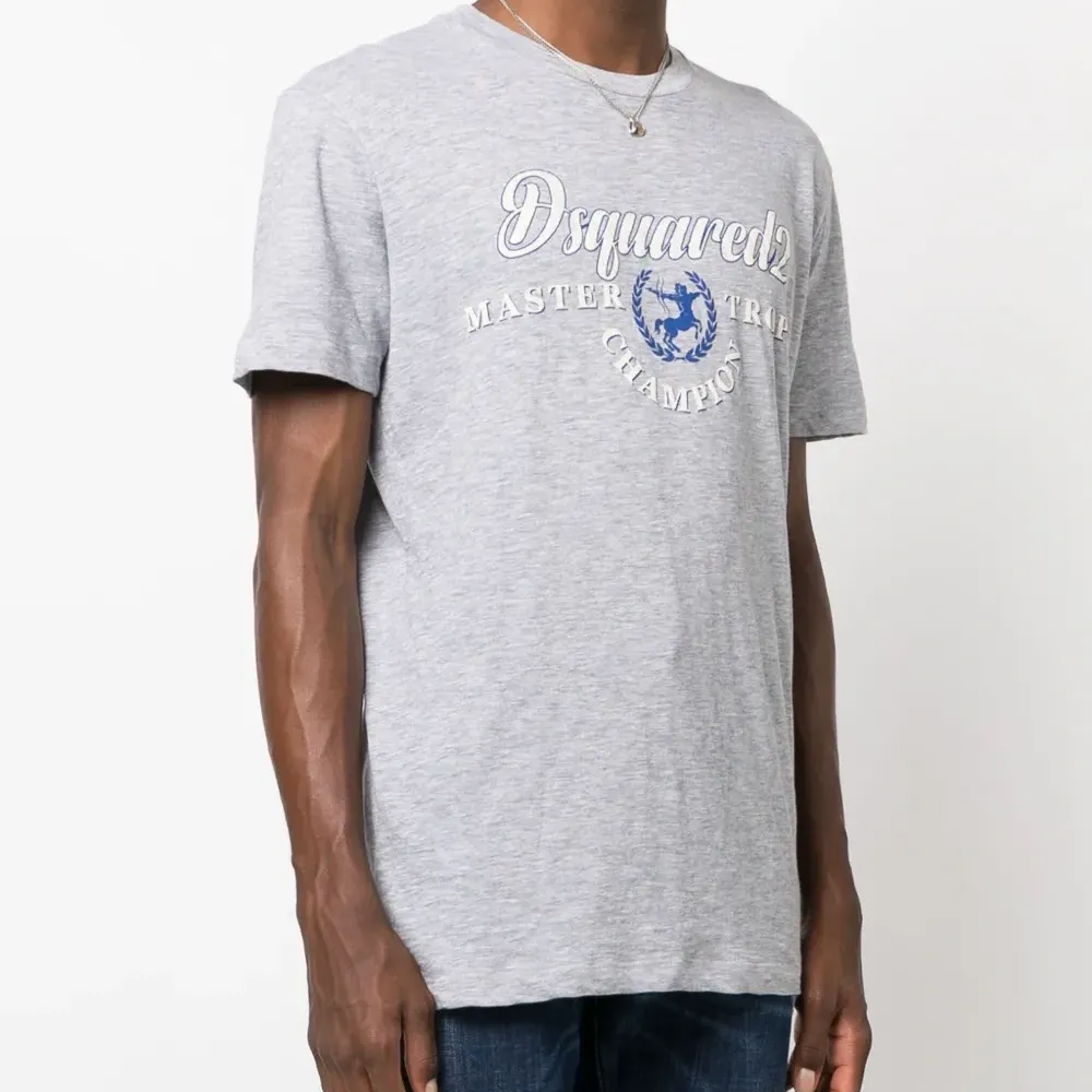 Футболка с логотипом