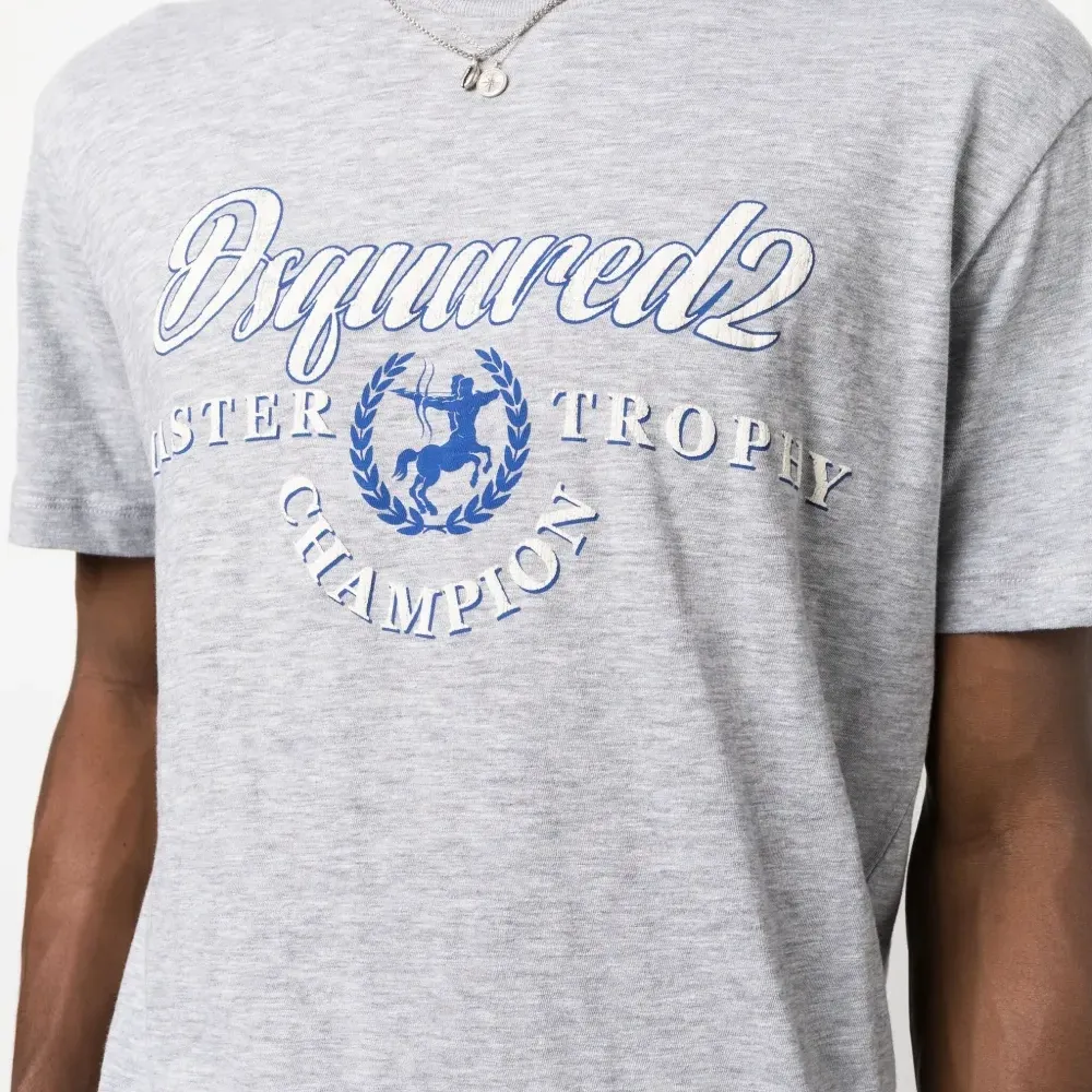 Футболка с логотипом