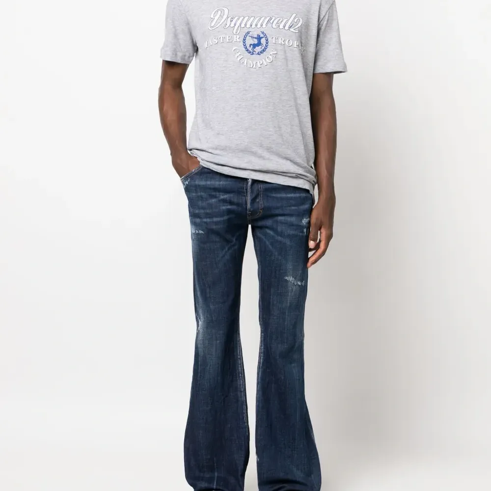 Футболка с логотипом