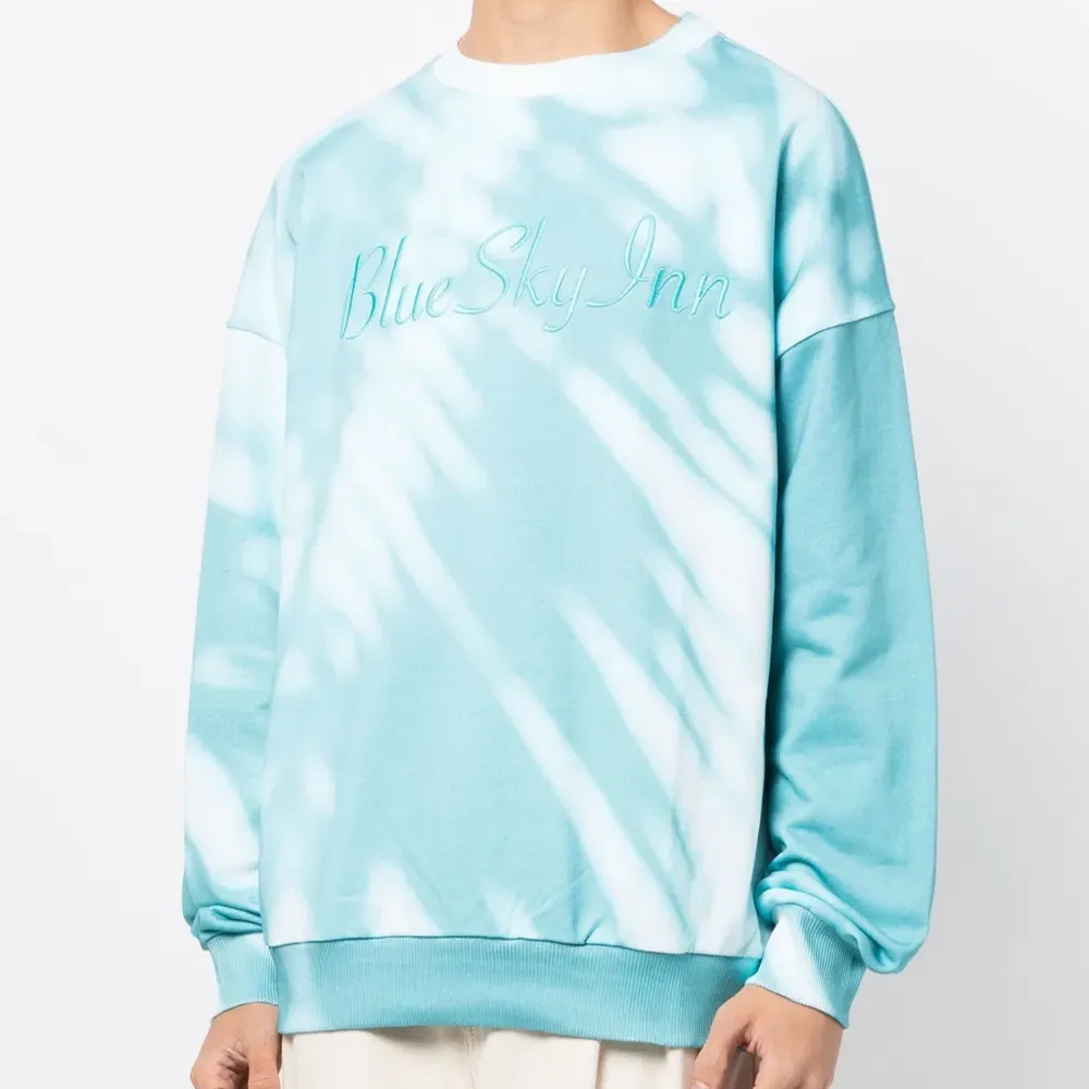 Толстовка с вышитым логотипом