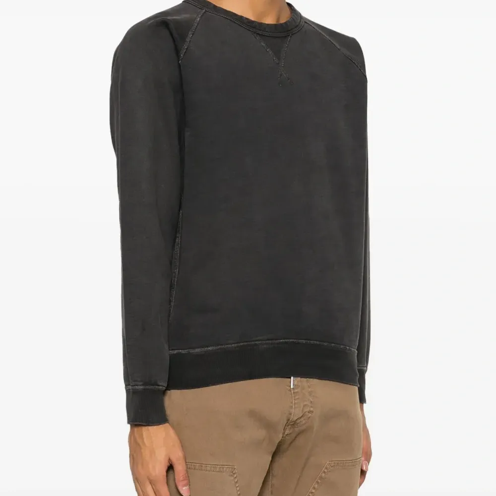 Толстовка с круглым вырезом