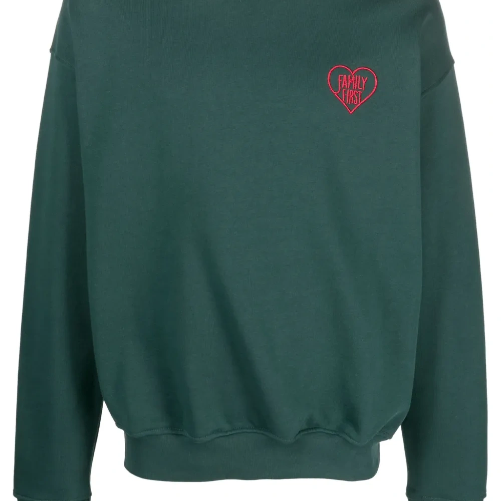 Толстовка с вышитым логотипом